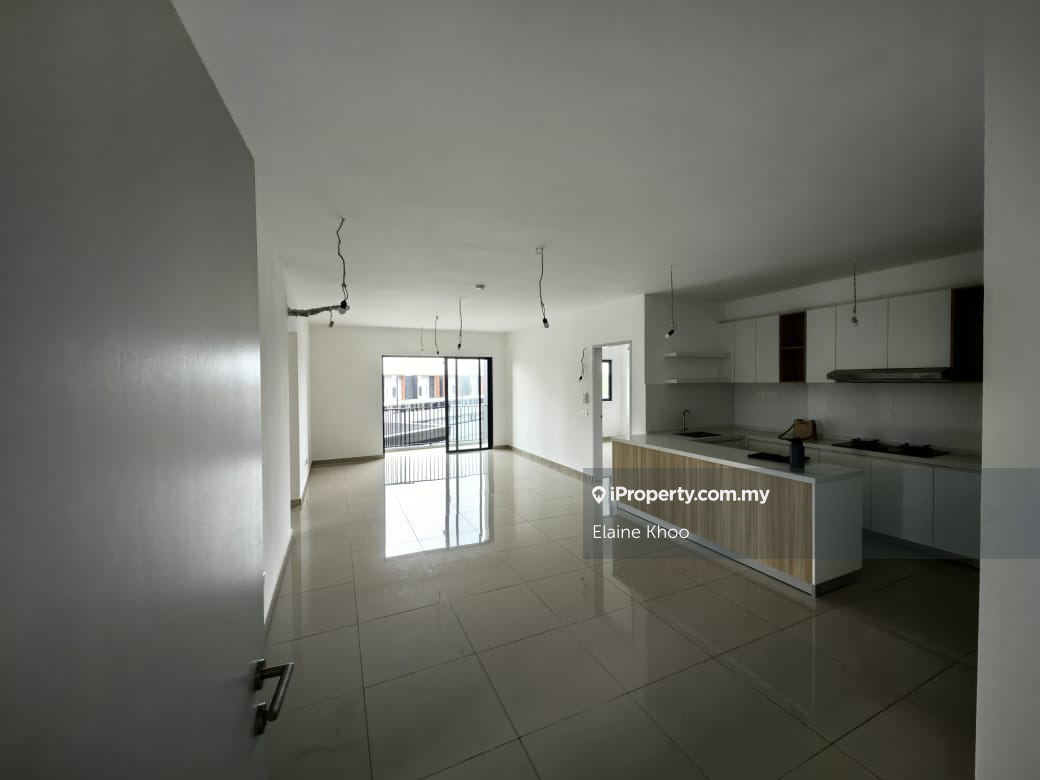 Corner Unit The Parque Residence 1200sqft partially furnished for rent