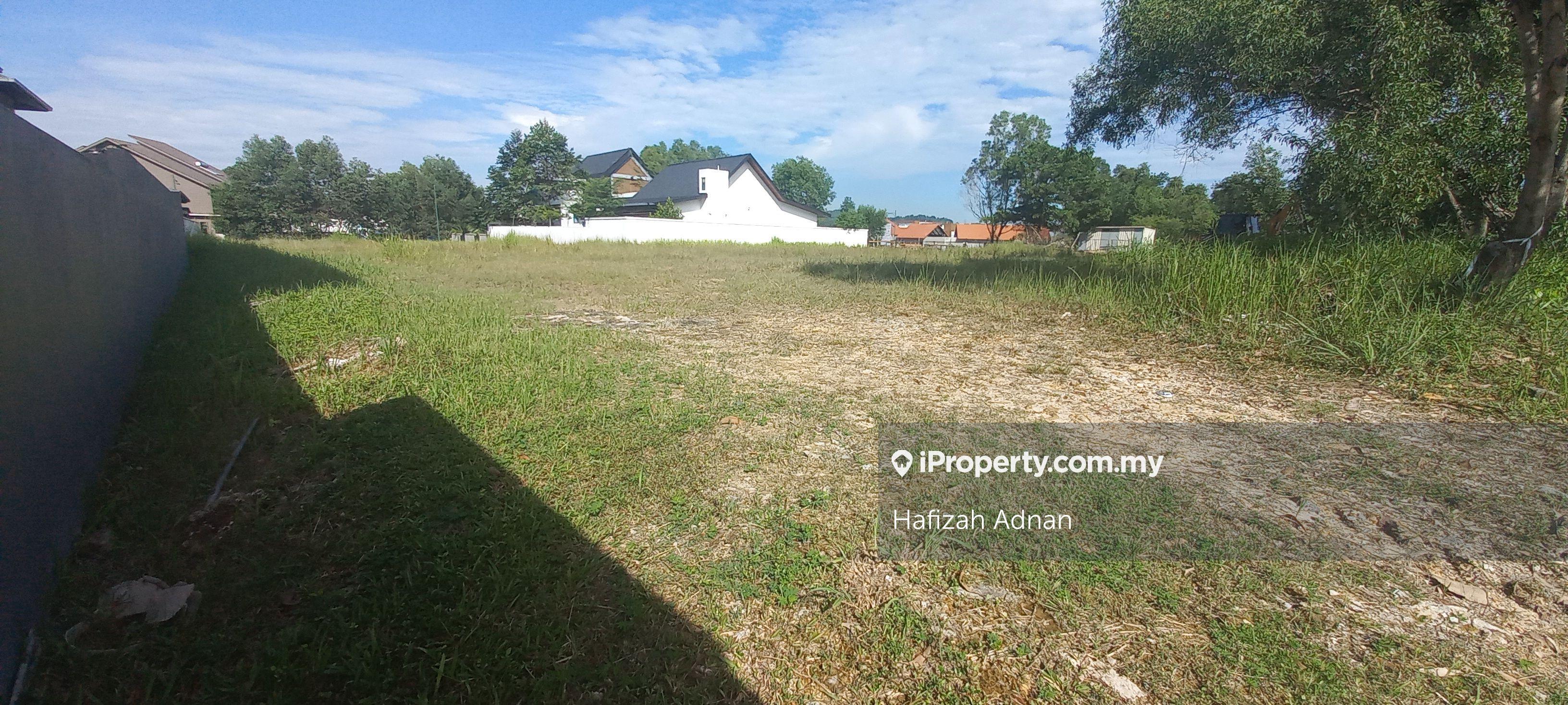 Superbly situated. Can also buy 3 adjoining lands altogether