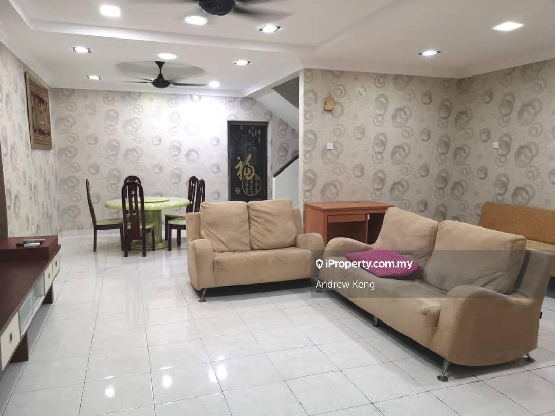Ulu Tiram Desa Cemerlang Double Storey Terrace 20x70 Renovated Guarded