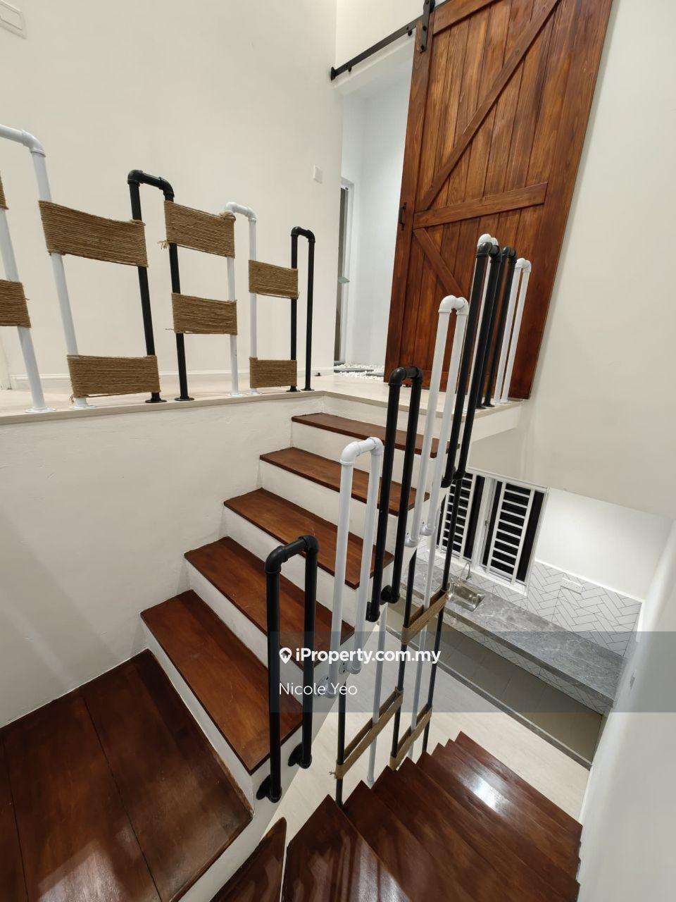 One And Half Storey Terrace Ujong Pasir