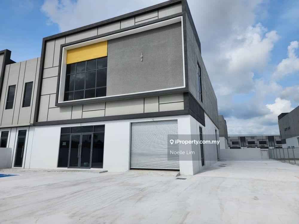1.5 storey Semi-D Factory @Puncak Alam For Sale