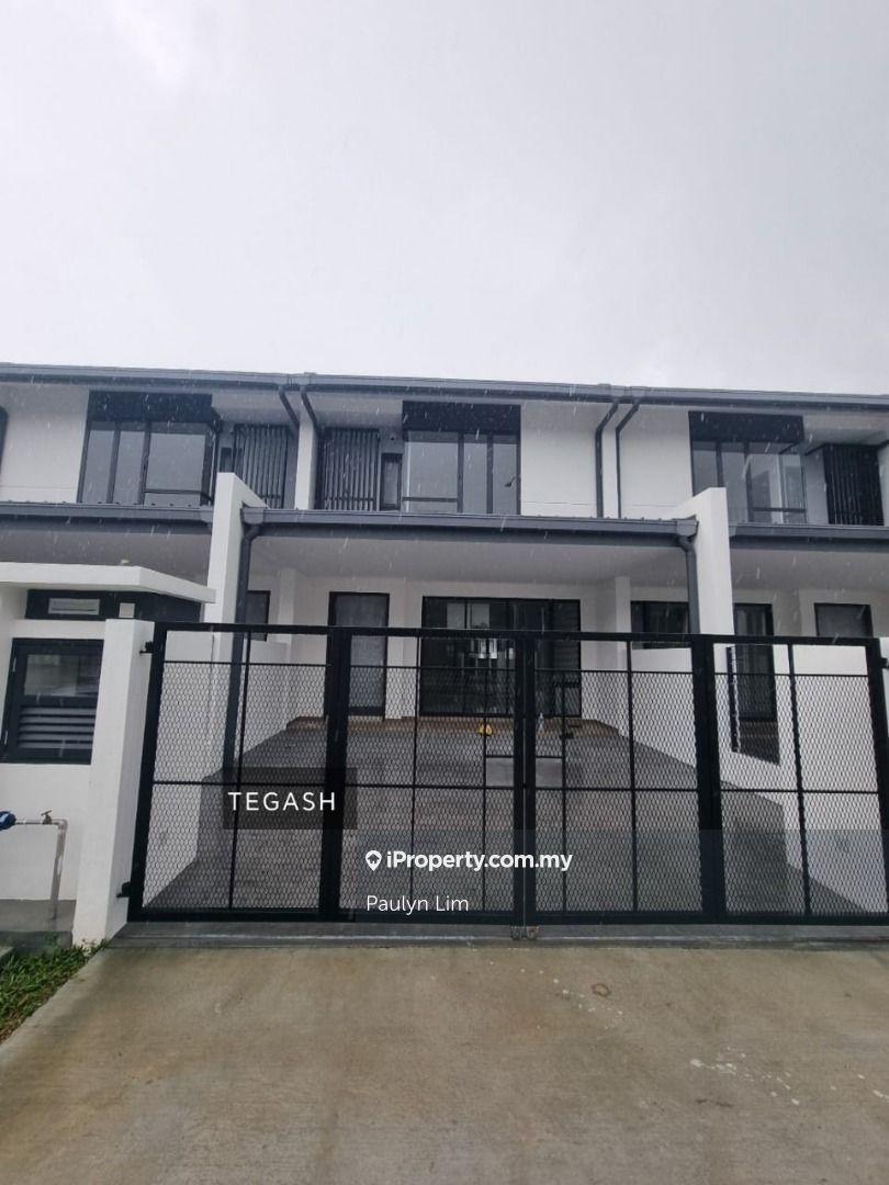1900sqft 2 Storey Terrace House @ Nadira 2 Bandar Bukit Raja For Rent