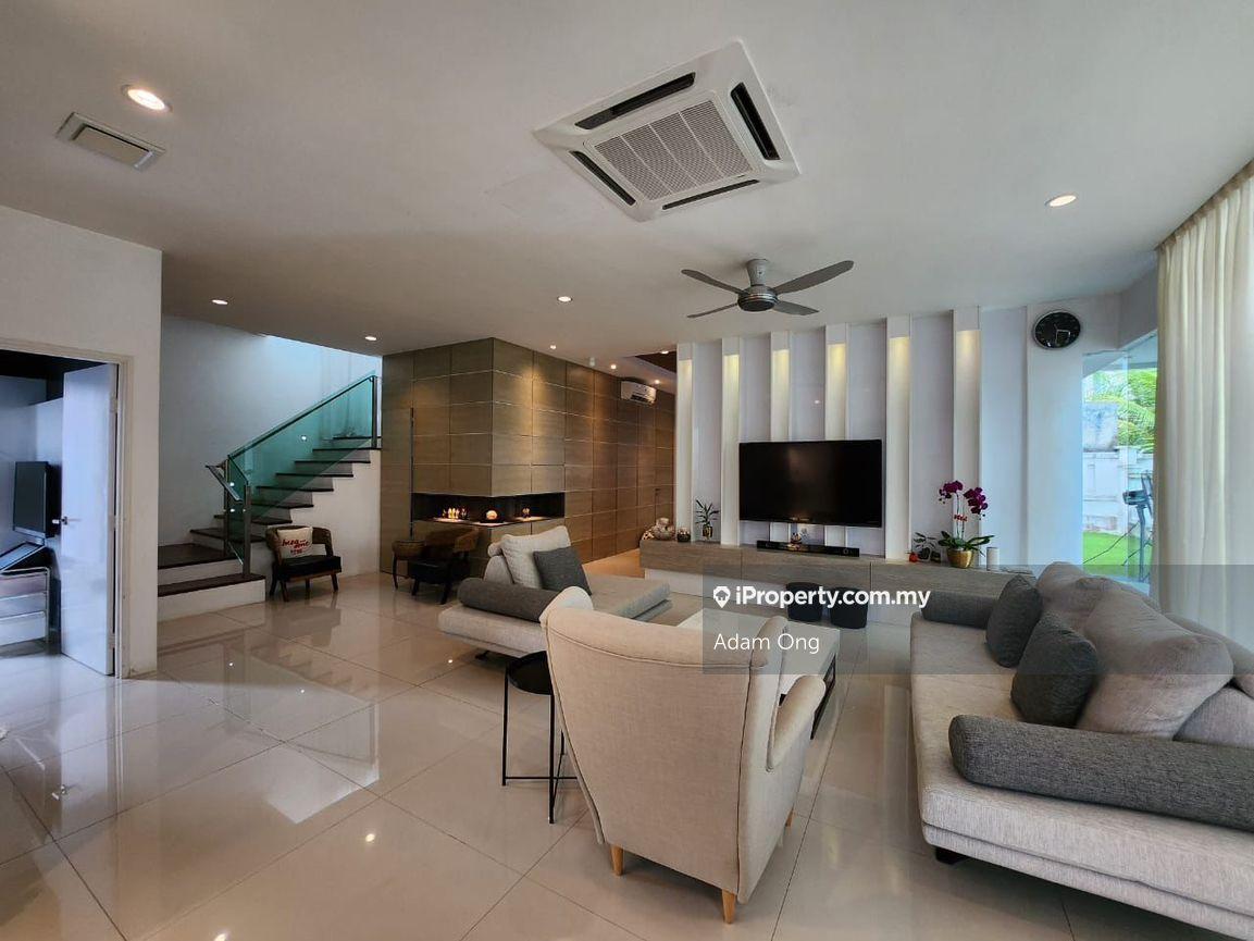 2-Storey Bungalow / Fully Renovated 