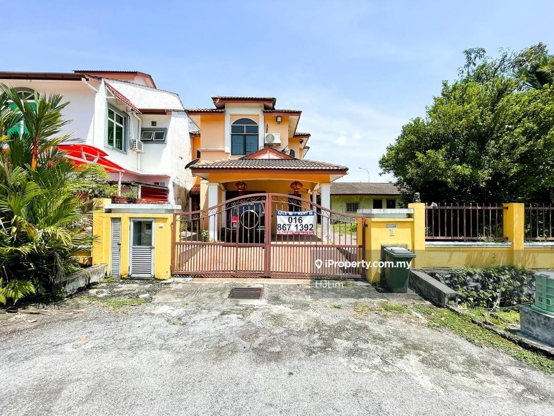 Corner Lot Double Storey Semi D  Bandar Tun Hussein Onn Cheras.