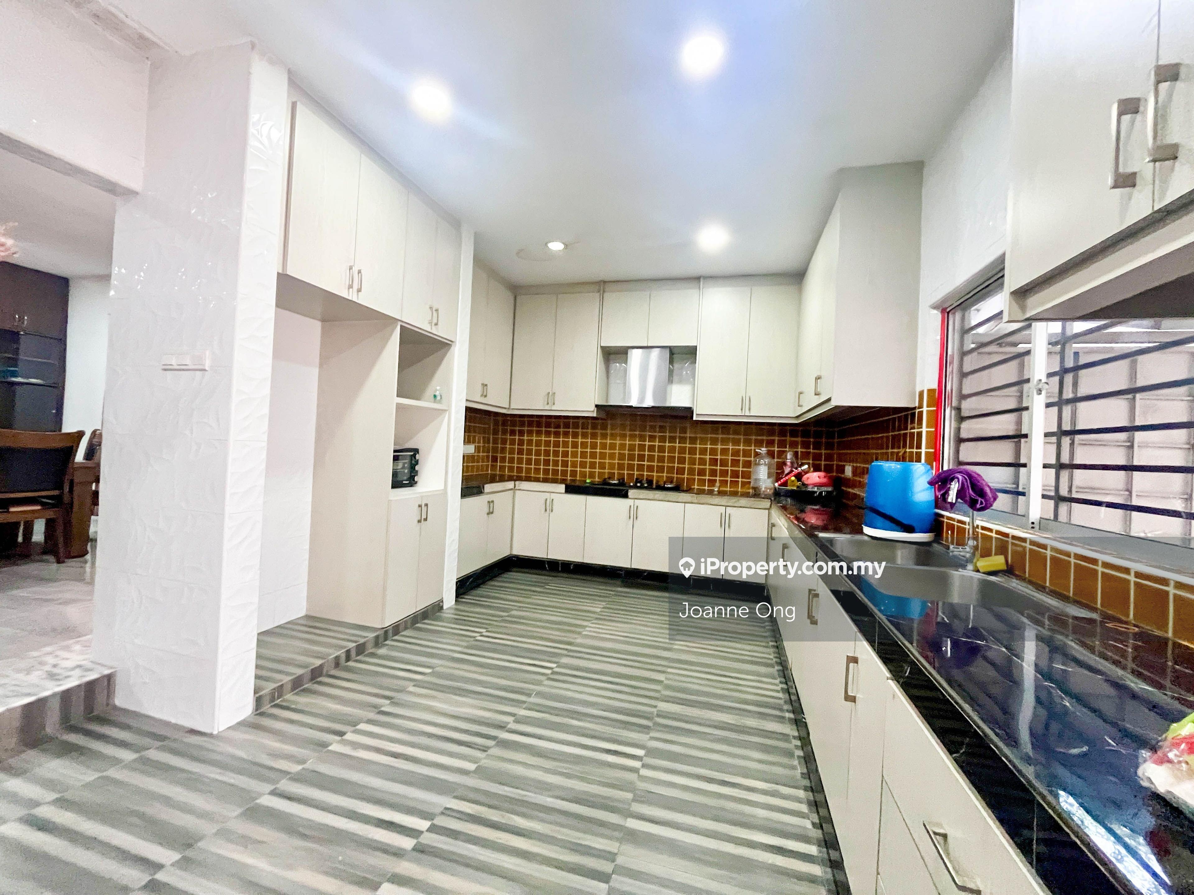 Corner lot Double Storey Bungalow For Sale @ Seksyen 4, Petaling Jaya