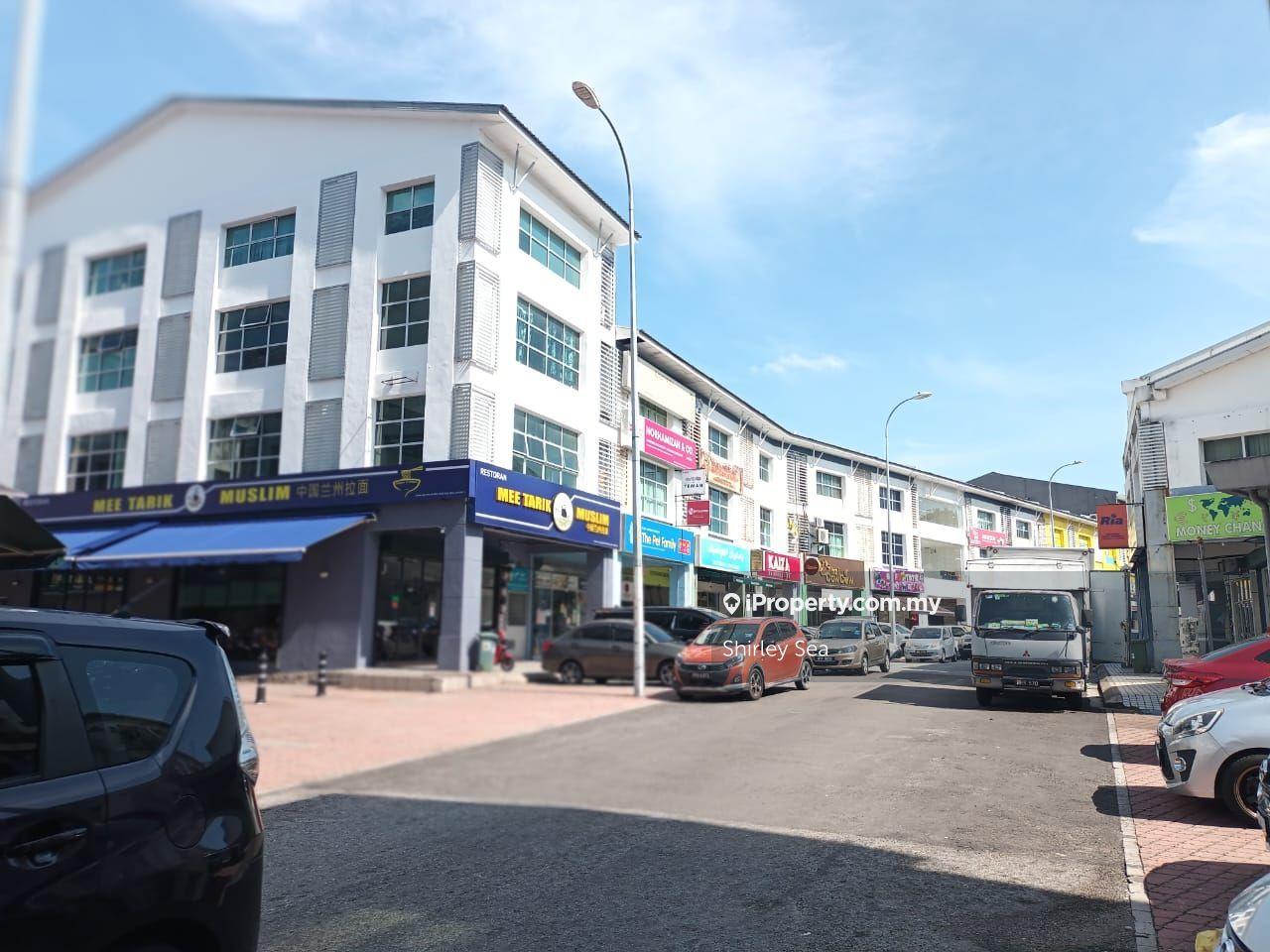 3 storey shop @ Dataran Dwitasik Bandar Sri Permaisuri Rm2.49mil
