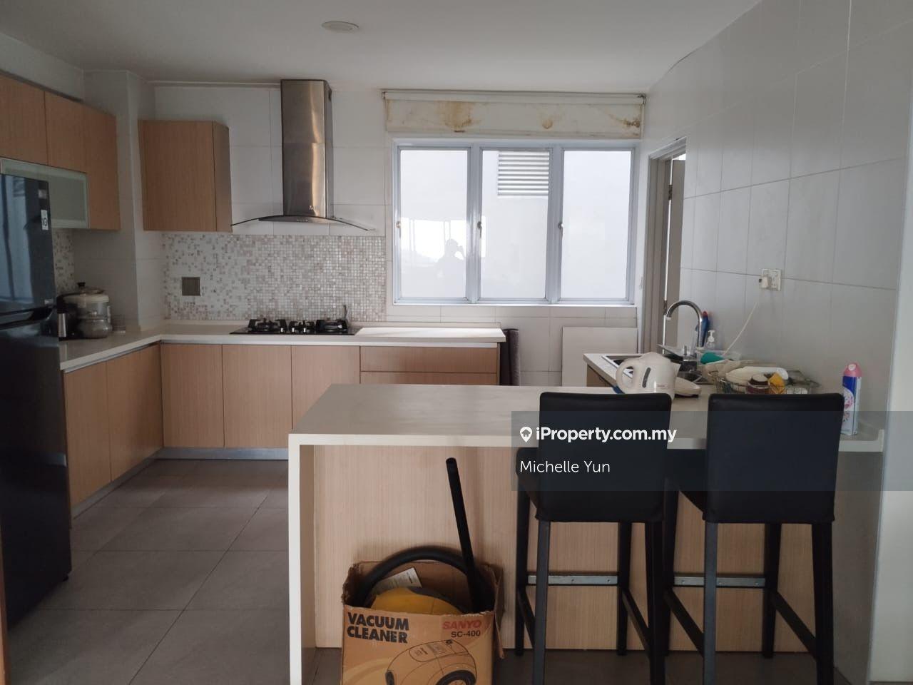 Partial furnished,4r3b,2cp,vacant ready now,low density,actual photo