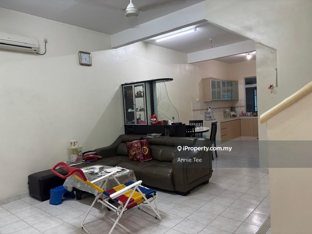 Austin Perdana/ 2 Storey Teres/ Partial Furnished/ Good condition 