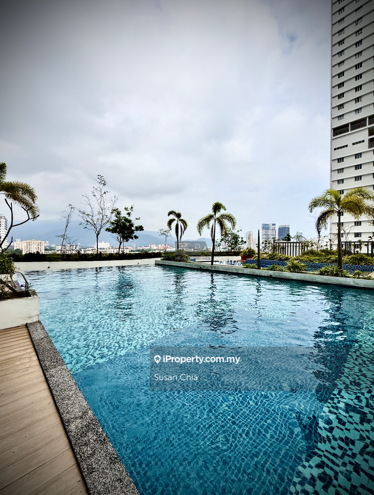 Intermediate-Corner Seaview Unit at The Rise Collection 2, Georgetown