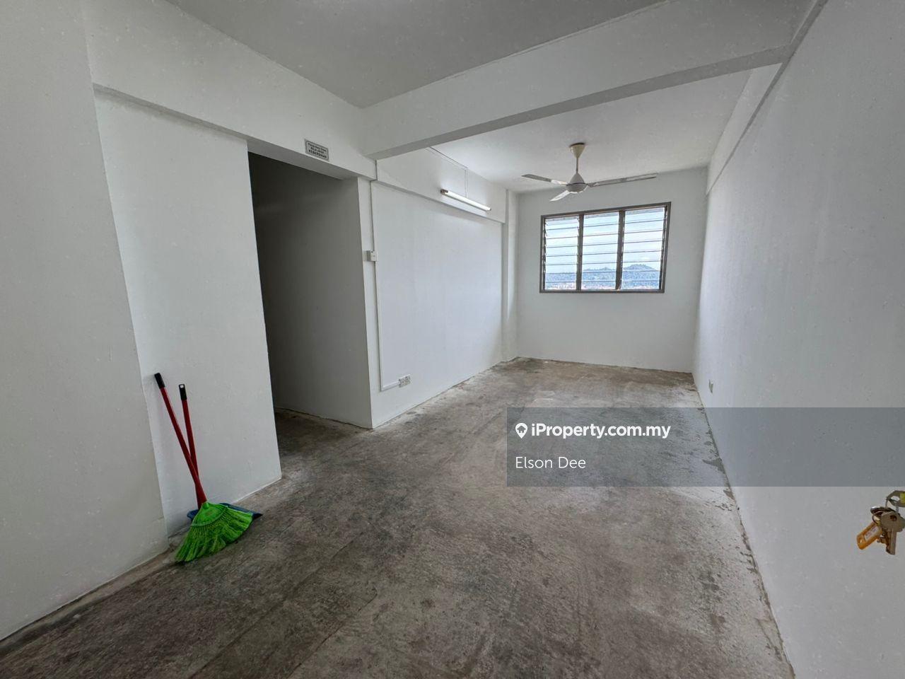 Bayu Nyaman Apartment @ Bayan Lepas High Floor Sea view For Sale !