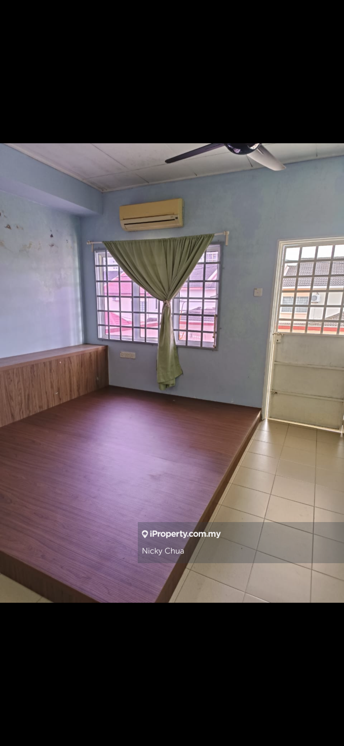 Seremban 2 Double Storey Garden Avenue For Rent