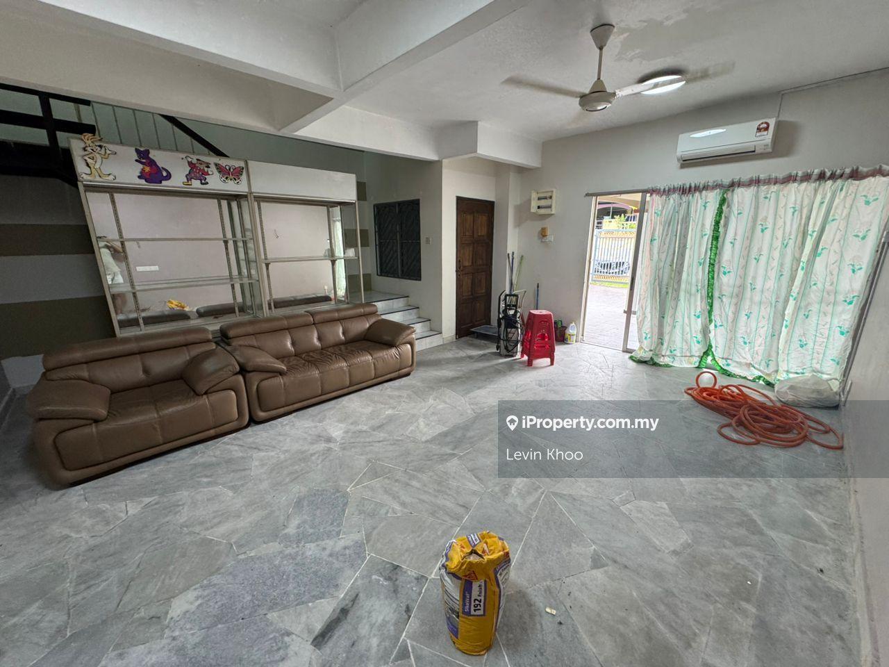 2 Storey Terrace @ Rawang Perdana 1 , Near Rawang Town For Rent