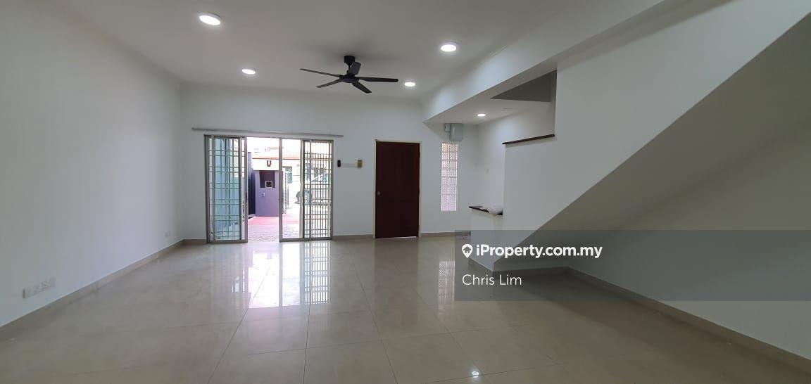 Taman Bukit Serdang, double storey, Partial furnished, renovated