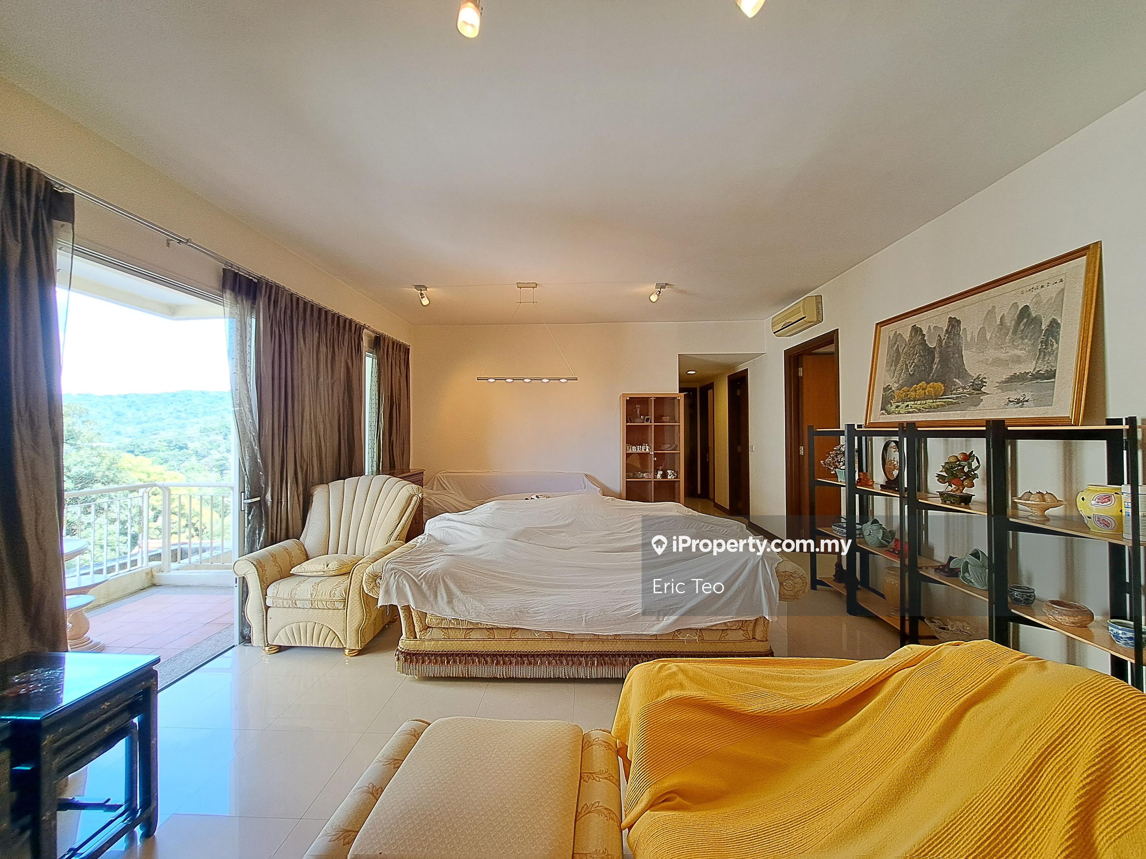 Low floor, Swimming Pool View, Excellent Condition!