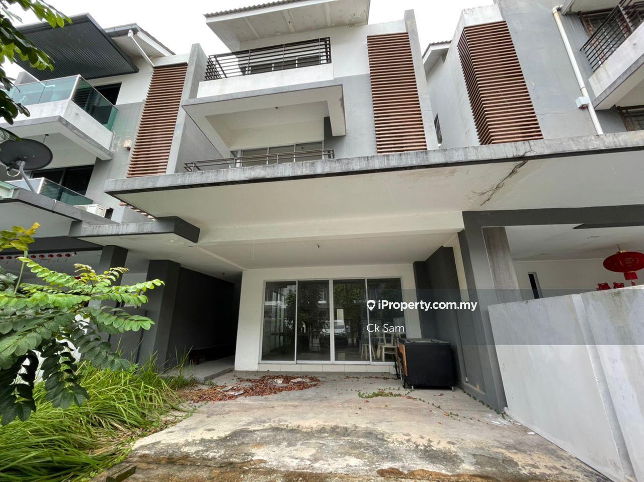 Bare unit, well kept condition, gated guarded, close to school, mall