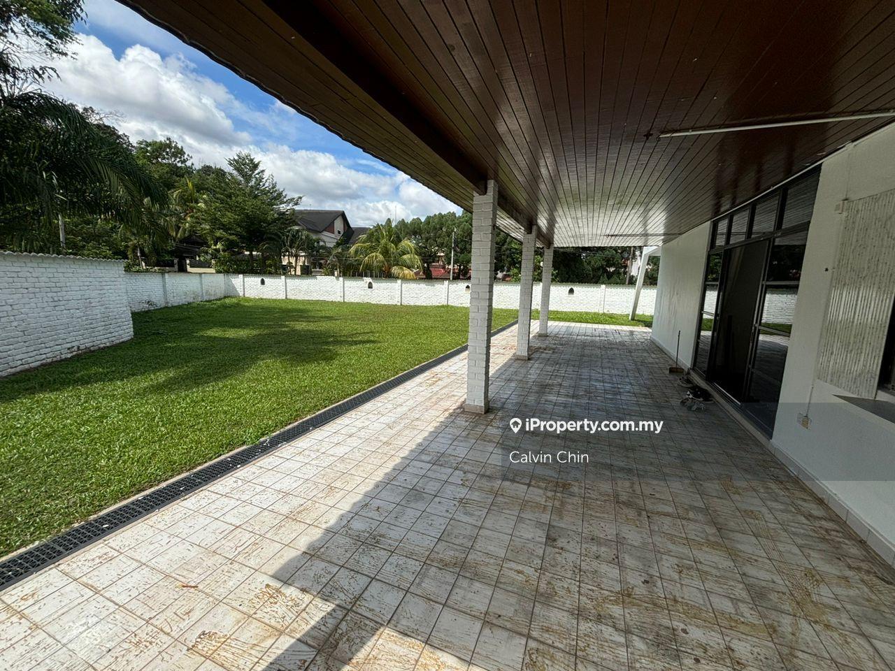 Corner lot, big land size