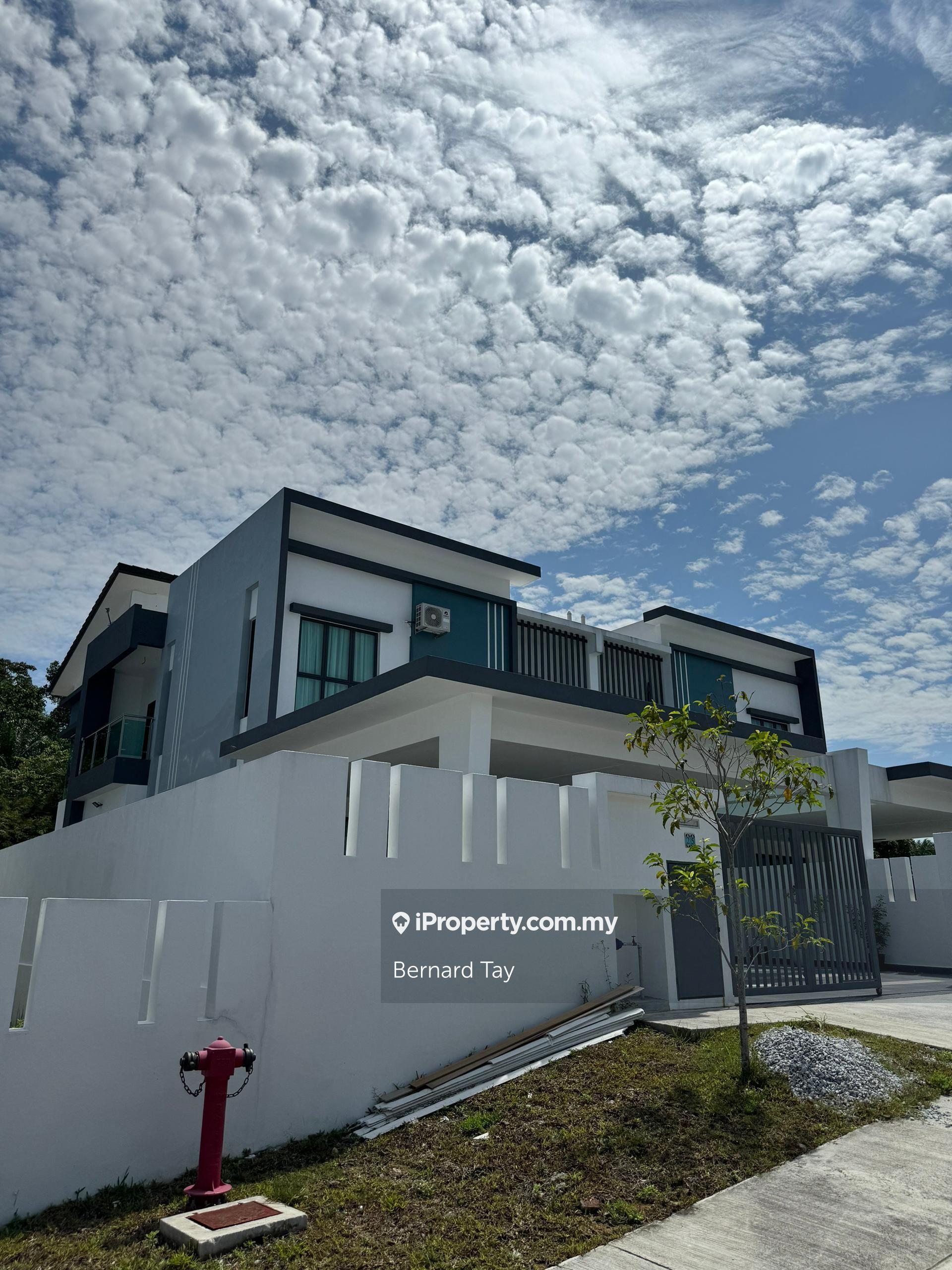 Freehold Renovated Bumi Lot Semi D Harmoni Park Dengkil Sepang
