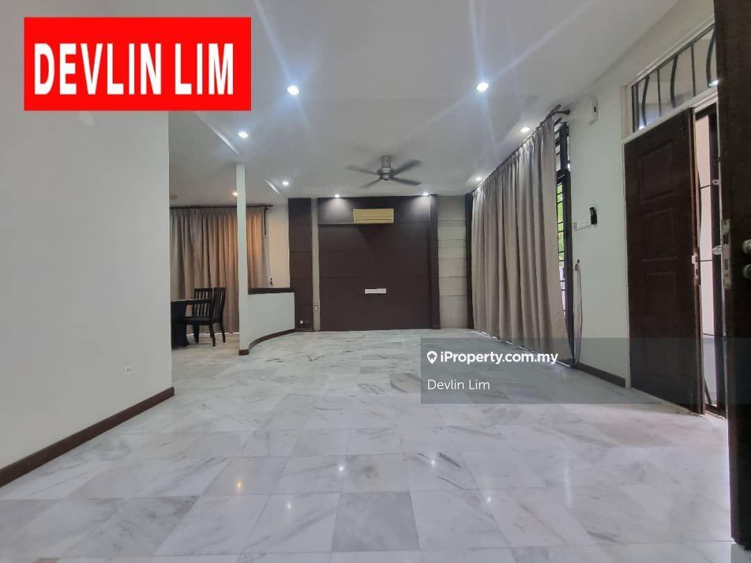 Semi Detached ; Spacious backyard for garden ; Well maintained unit