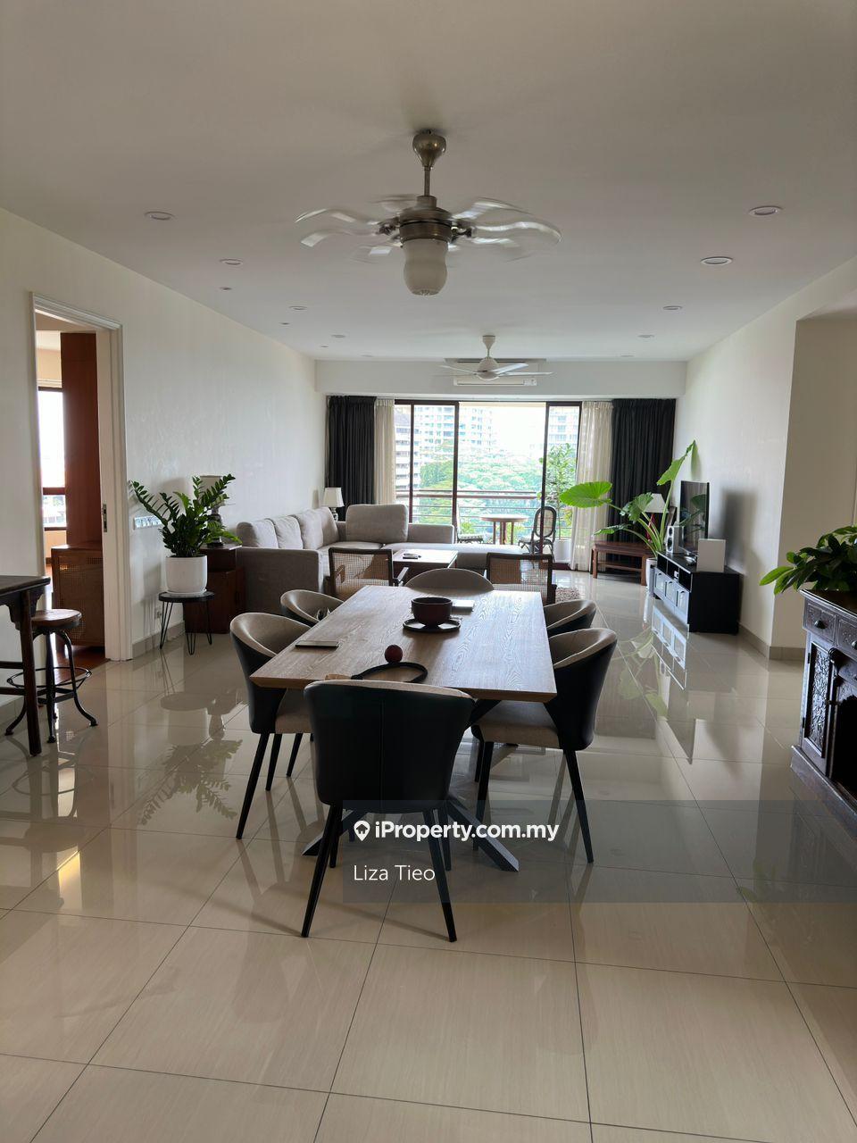 Enjoy 3 stunning views of KL Skyline, the pool and Bangsar from 1 home