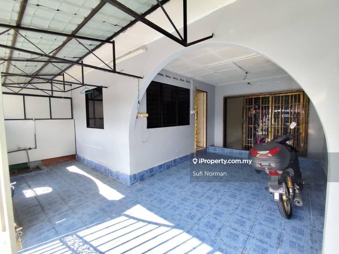 Rumah Besar Teres Kulai Near Bus Terminal -22x80 sqft