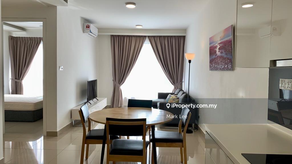 Stylish, modern 2 Bedroom Eclipse Cybersquare Residence near Lakefront