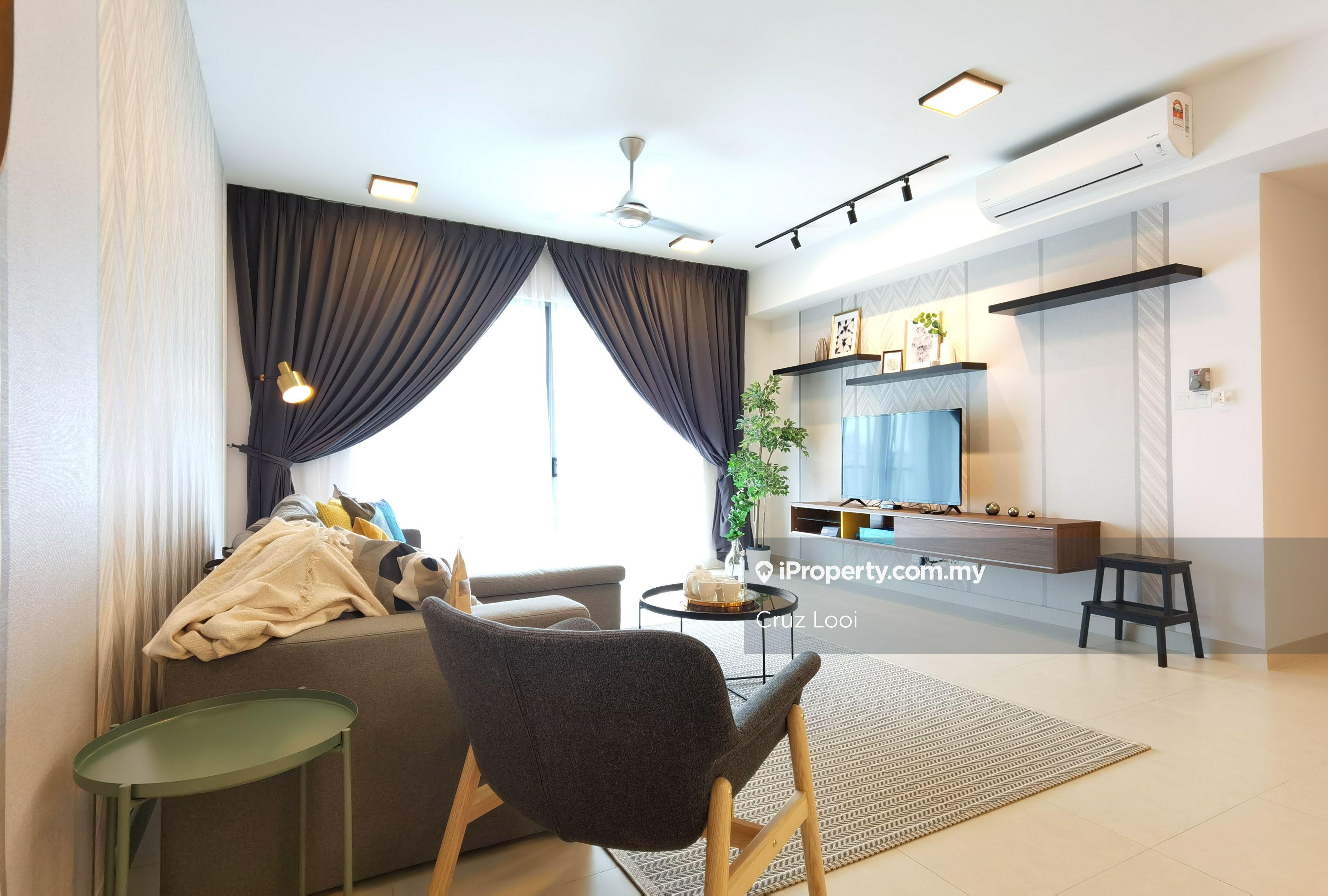 ID Tastefully Fully Furnished Corner Unit 