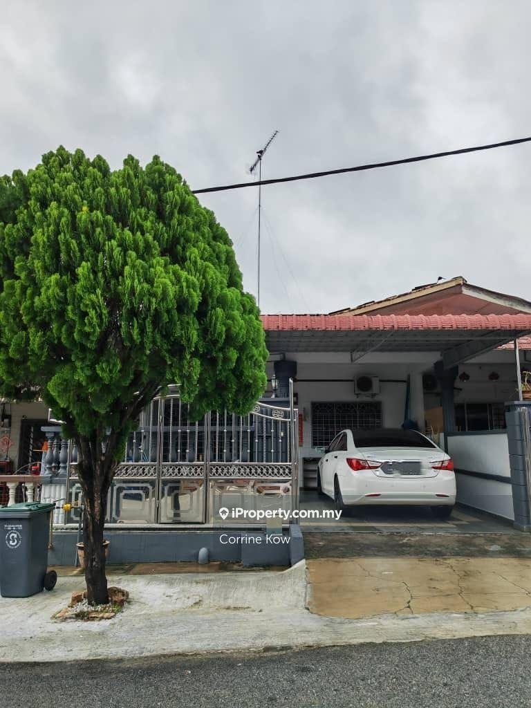 Taman Emas single storey furnished house for rent Kluang