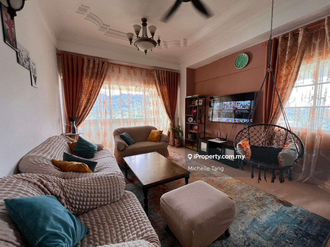 Freehold with spacious unit