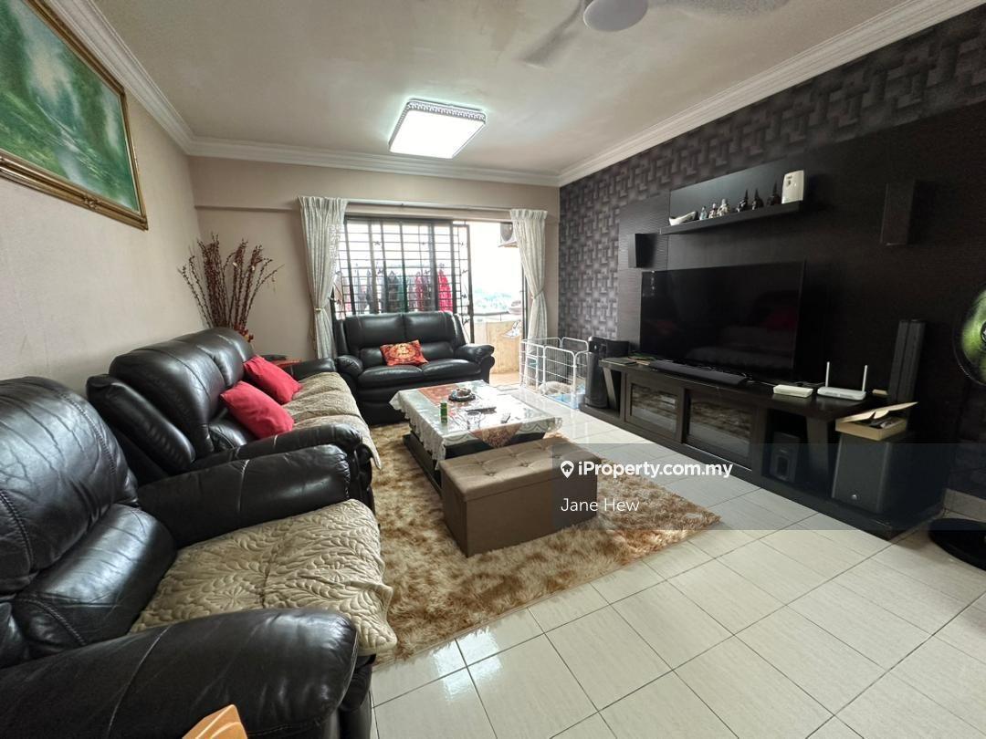 Freehold Idaman putera,Renovated,strata ready,near shops,restaurants