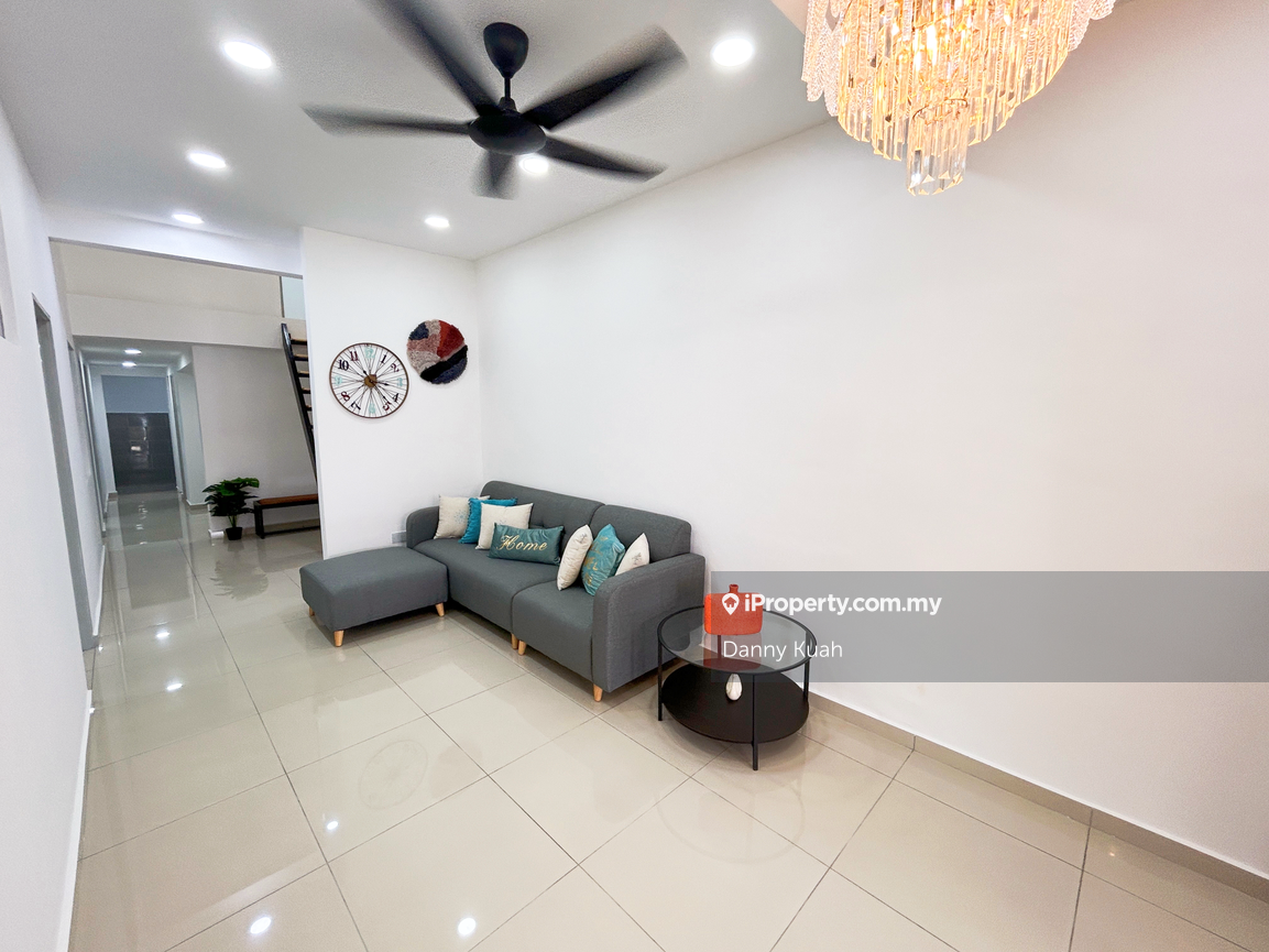Re-renovate Freehold 1.5 Story Terrace Lorong Ujong Pasir Melaka 20x70