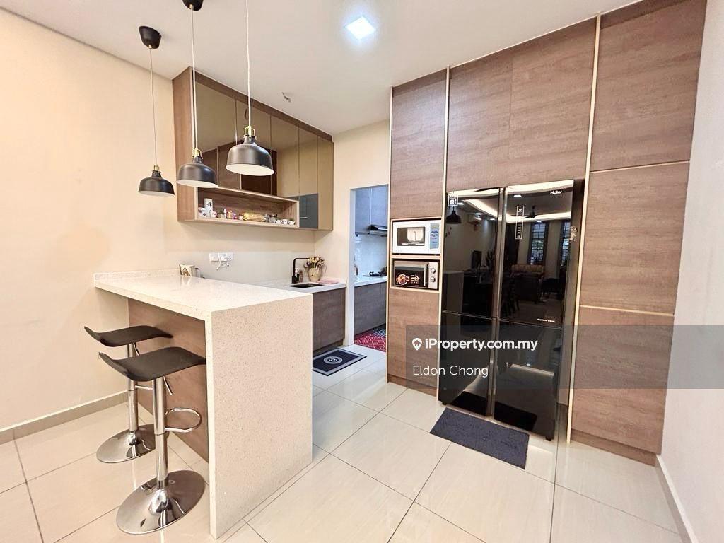 100% Loan, Reno Unit, 3 Storey 7room 7bath , Bangi Avenue , Seri Putra