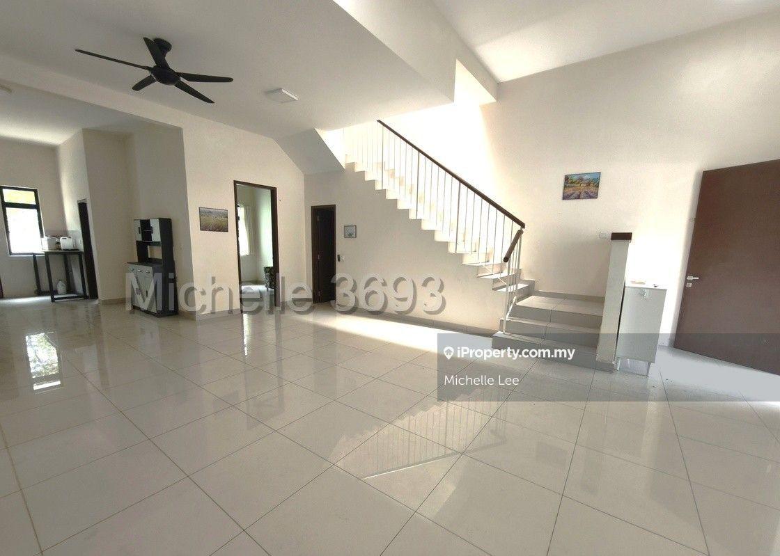 Partly furnished with kitchen cabinet cooker hood, air conds