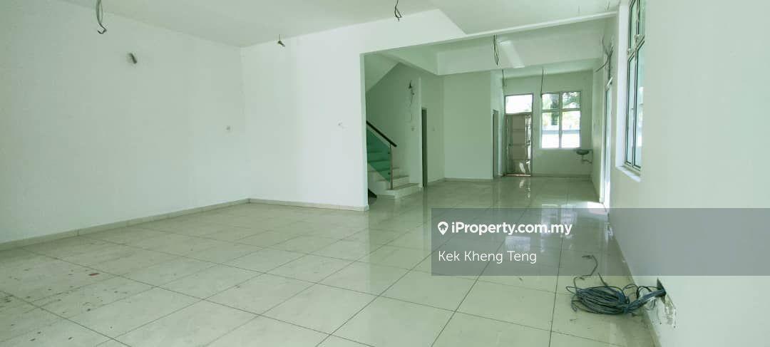 Spacious Corner Double Storey Terrace House