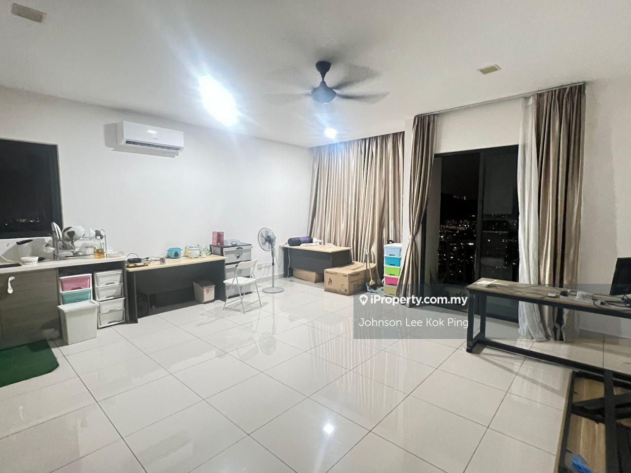 Bigger unit, high floor view 