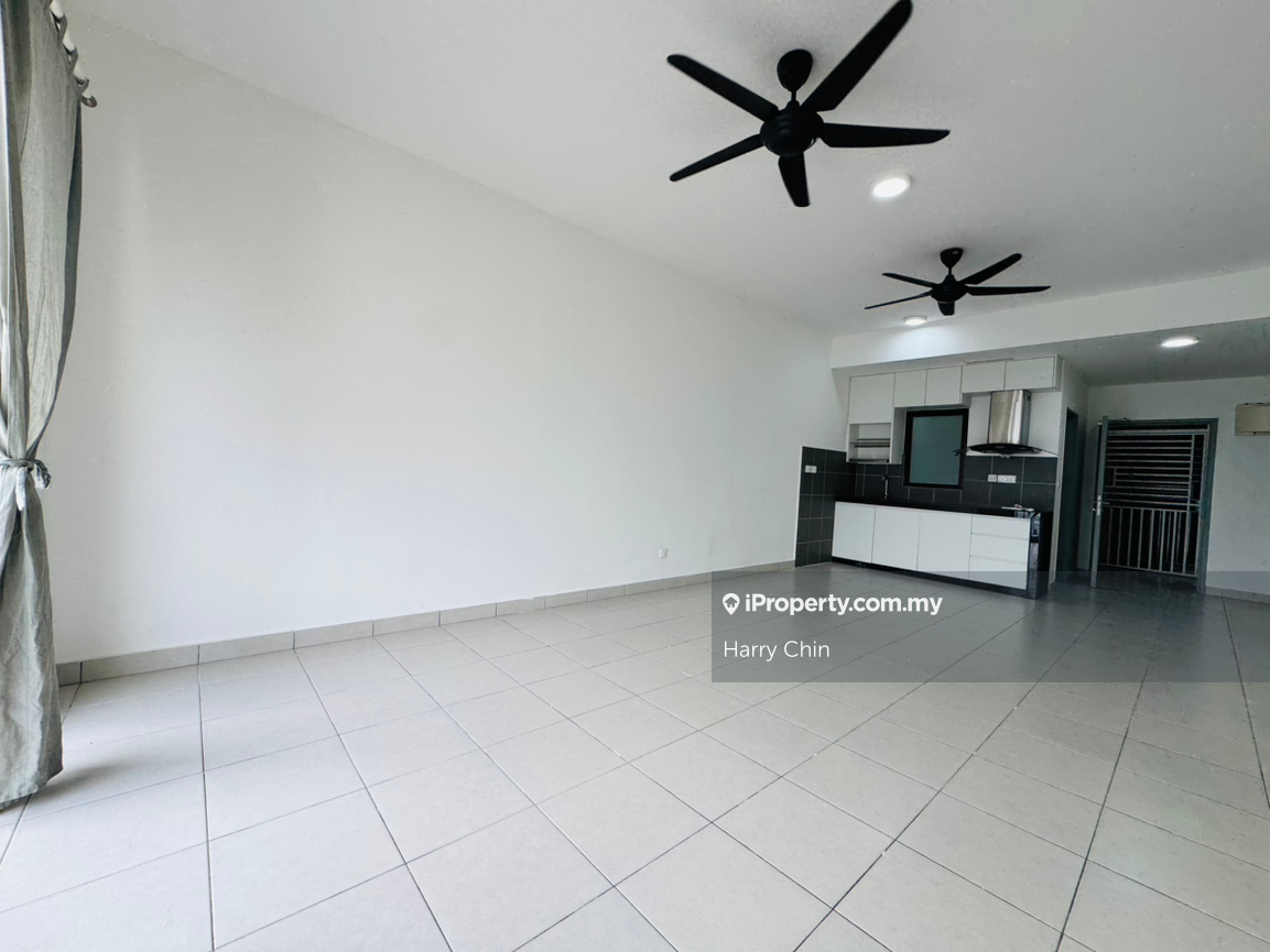 MRT walking distance, downstair shop lot