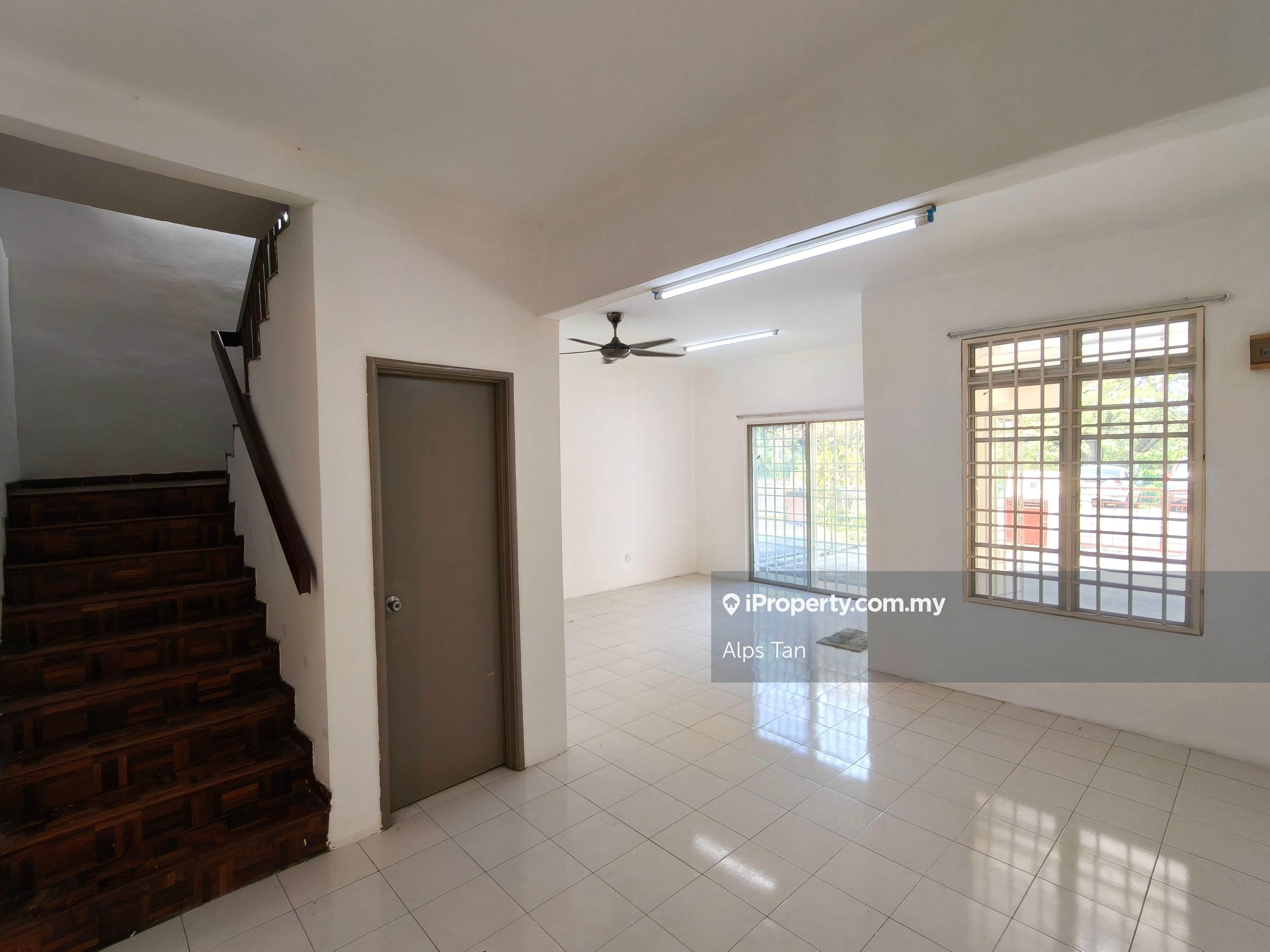 2-storey house in Tmn Puncak Jalil (Gated & guarded, ready move-in)
