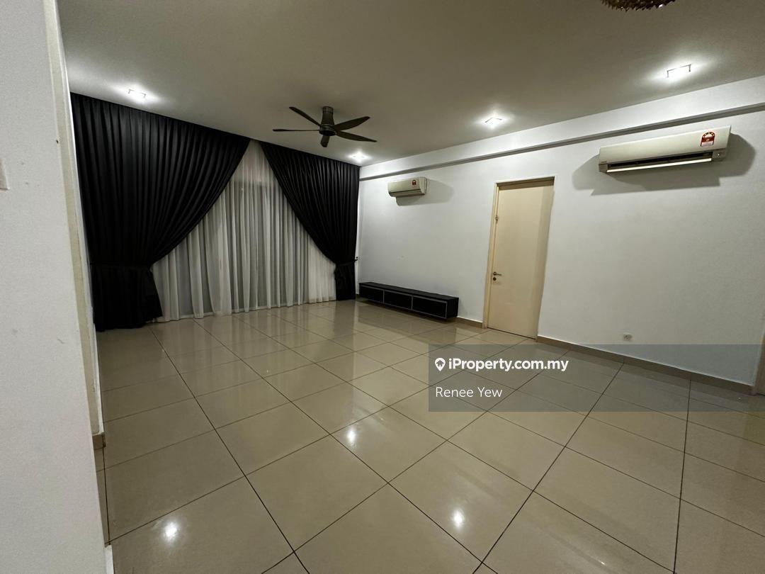8 Petaling Condo for Sale