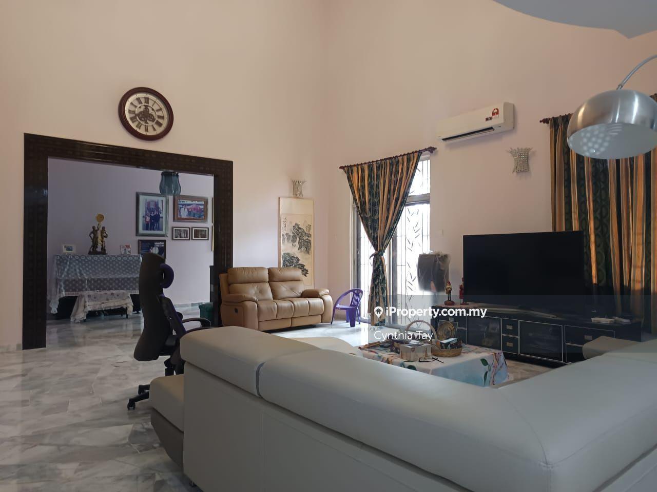 Beautiful and spacious bungalow below one million in Rasah Kemayan