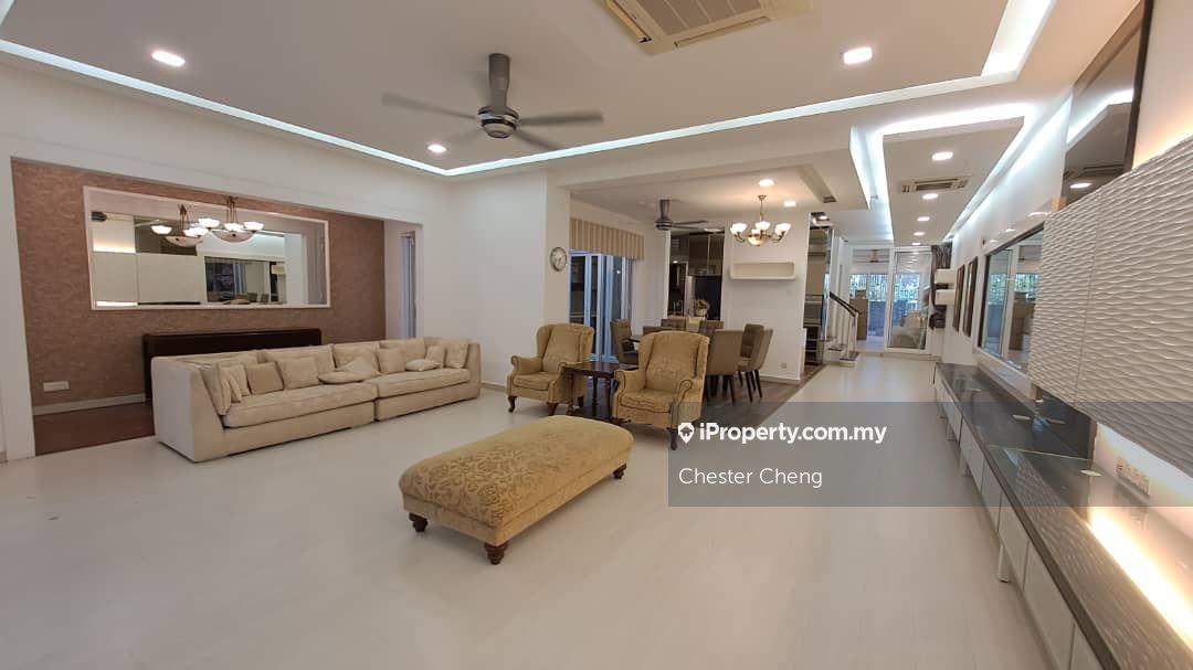 Beautifully Renovated Terrace Superlink at Glenmarie
