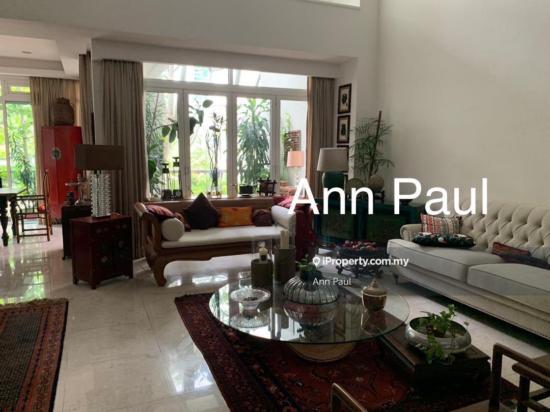 A well maintain duplex nice ambiance, good for own stay.