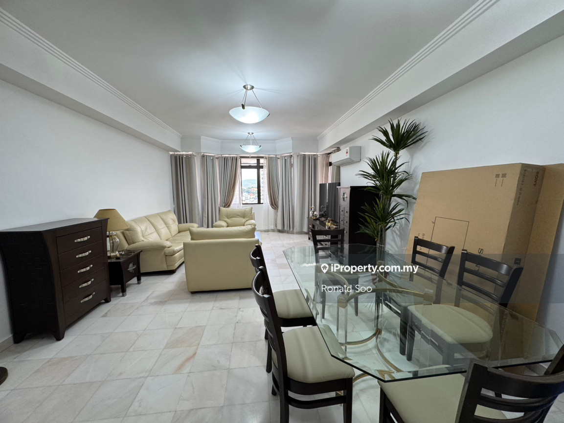 Tastefully Furnished & Renovated Unit