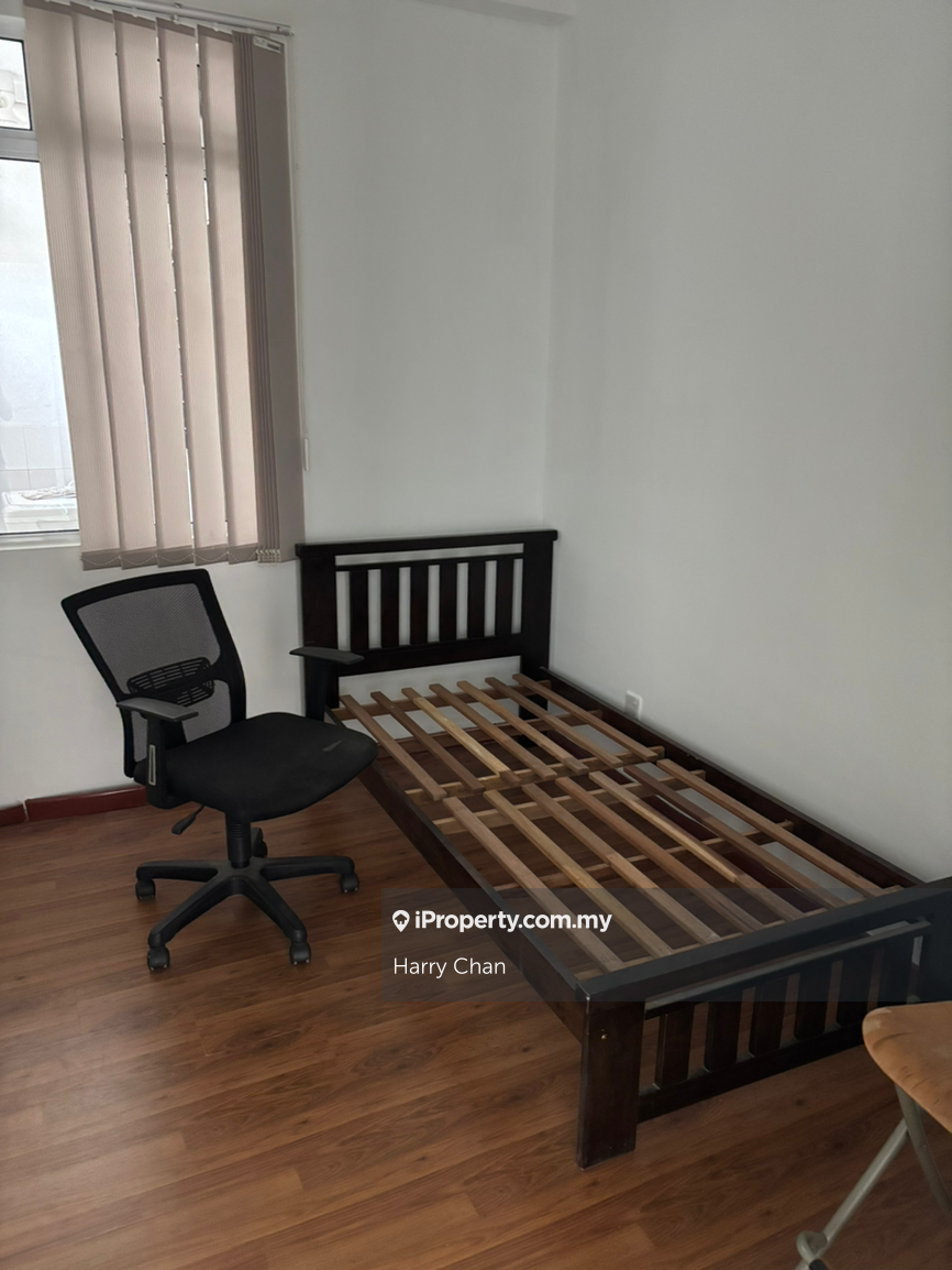 Medium room for rent 