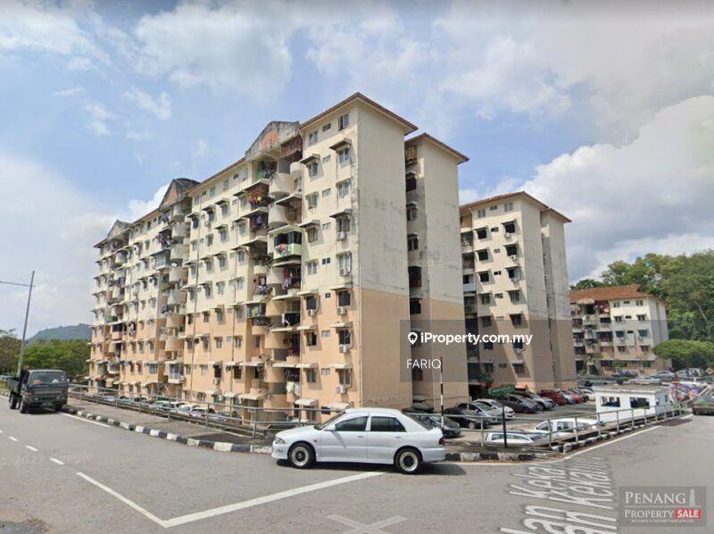 Ground floor 3 Rooms Apartment Fully Reno and Beautiful Unit for sale