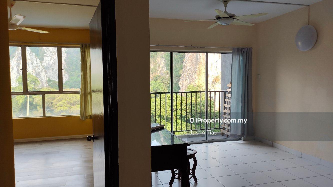 Pool view Amara residence Batu Caves Gombak Selayang near KTM MRT KL