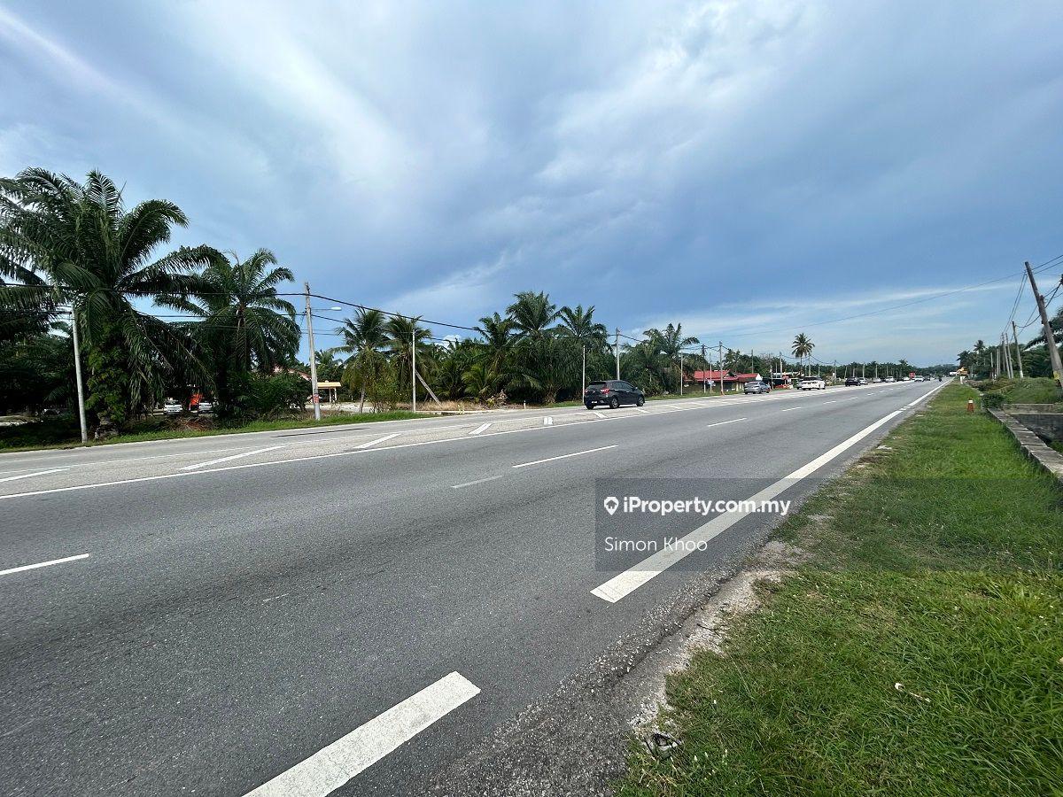 Direct Facing Mainroad Great Potential For Commercial or Industrial