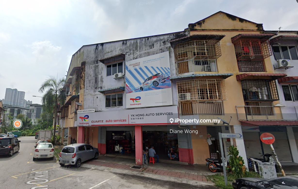 Shoplot Apartment for sale