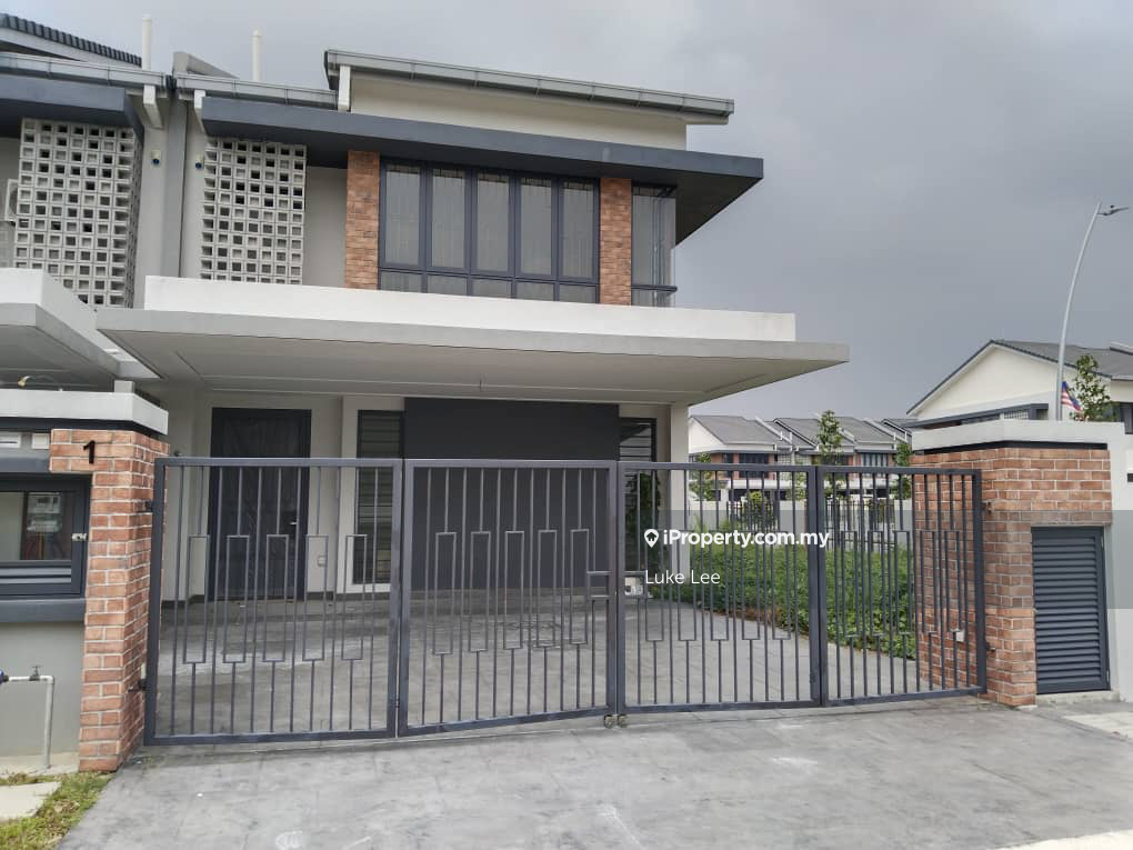 Corner landed house for sell at Elmina west shah alam brand new unit
