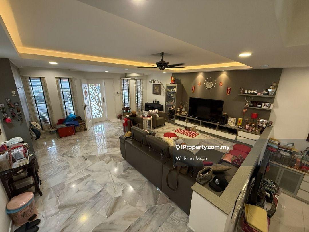 2.5storey terrace @ Fully renovation @ Move in condition
