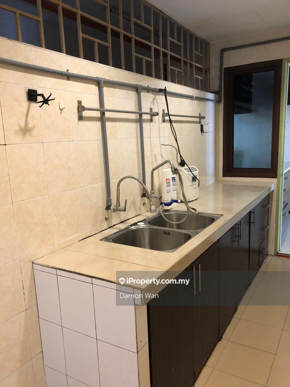 Cheap low floor unit good condition 