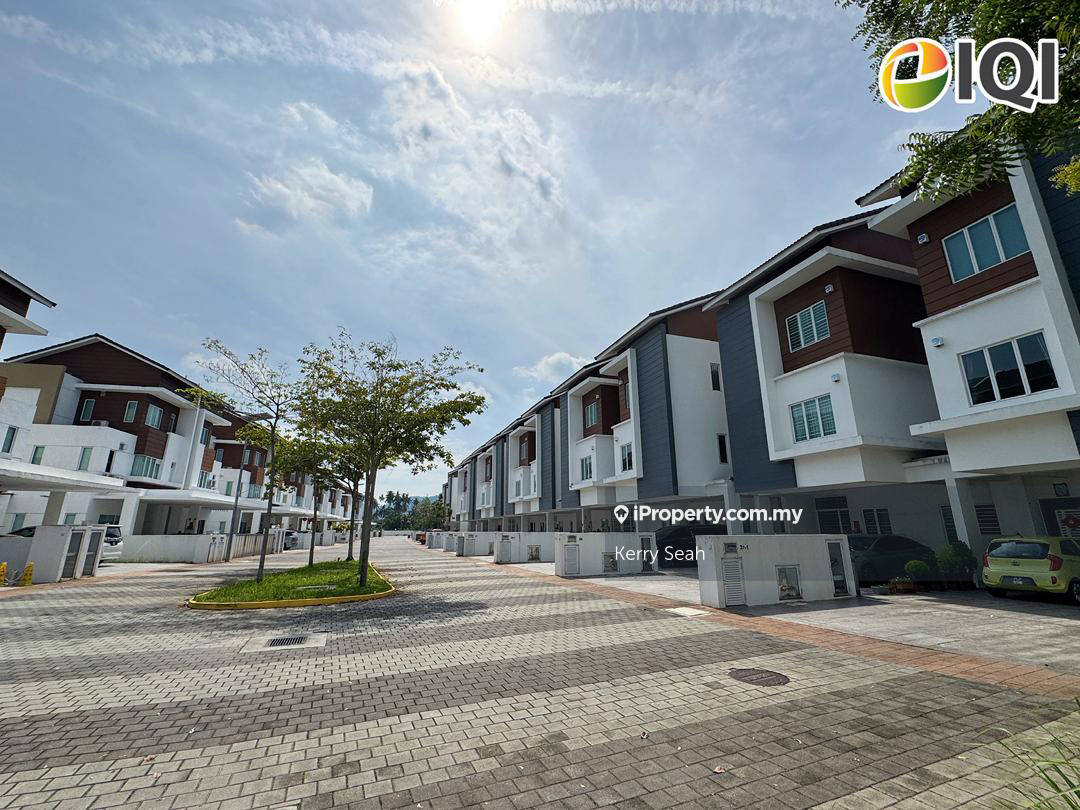Townhouse for sale ( Upper unit ) Sunway Wellesley @Bm town area